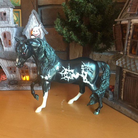 RARE 2003 “Merry Widow” Halloween Horse (MINT) - Picture 3 of 14